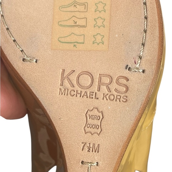 MICHAEL KORS Tan Patent
Leather 4" High Wedge Open Toe
Slingback Shoes size 7.5M - Picture 9 of 13